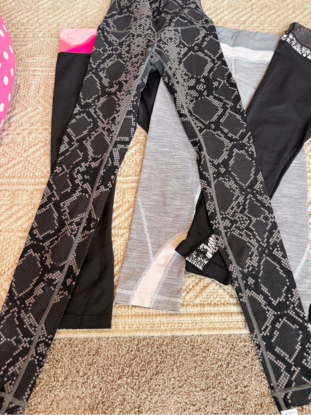 4 pcs. LULULEMON BUNDLE Leggings - Size 4 - Picture 9 of 10